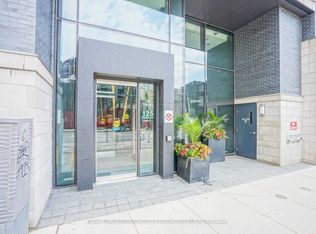 125 Peter St #802, Toronto, ON M5V 0M2