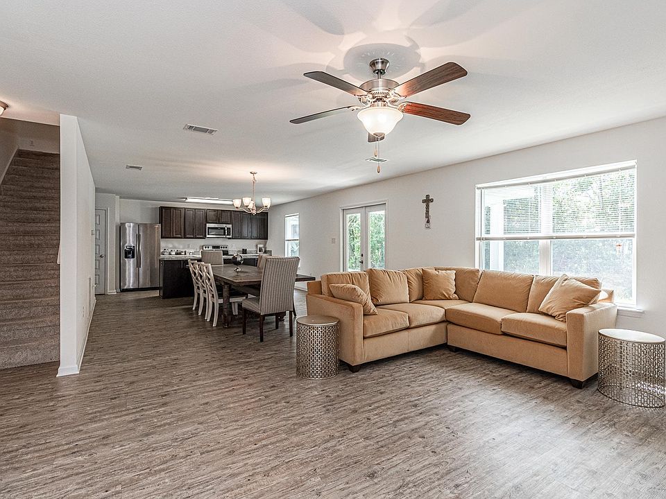 1st image of 535 W Marigold Dr