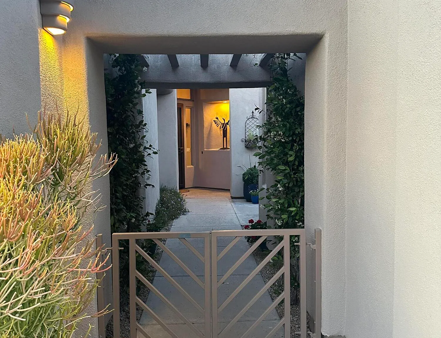 3 bed, 3.0 bath, 1905 sqft, $3,950 — Photo 3