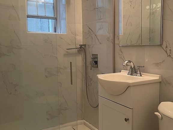 3rd image of 320 E 50th St APT 3C