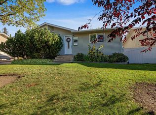 7633 W 97a St, Grande Prairie, AB T8V 3Z8
