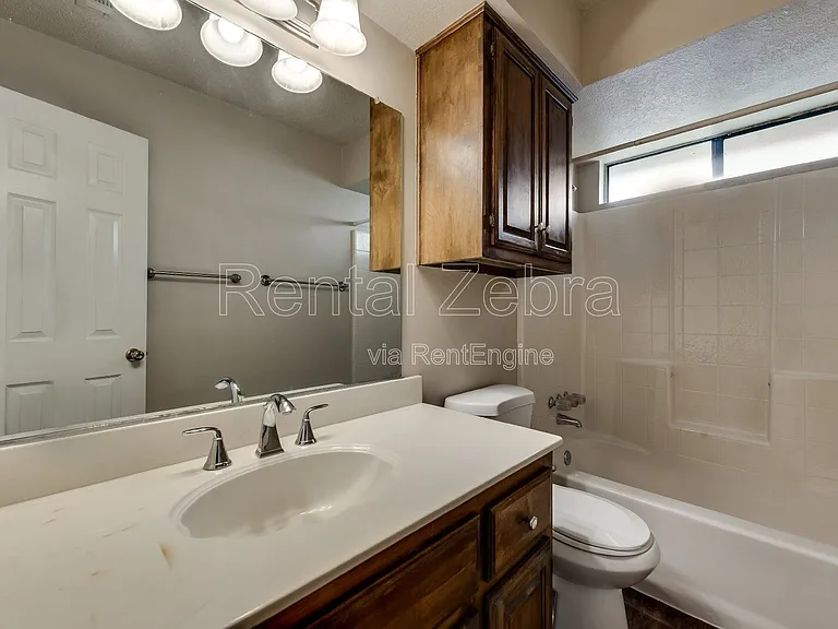 828 Haverford Ln — Photo 11
