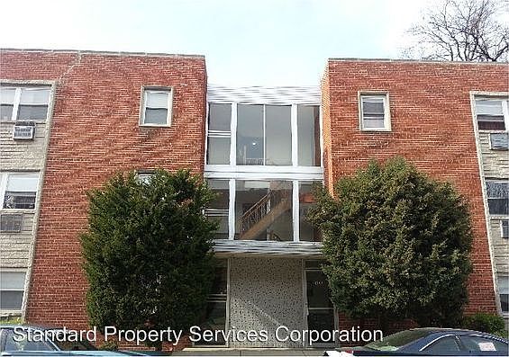 1st image of 2400 W Balmoral Ave APT 1E
