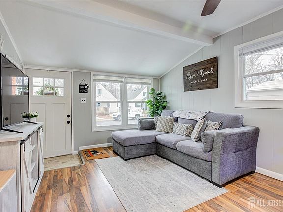 4th image of 54 Red Bank Rd