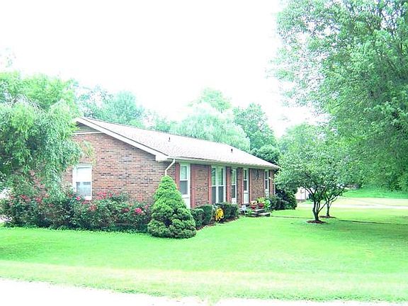 2nd image of 121 W Park Dr