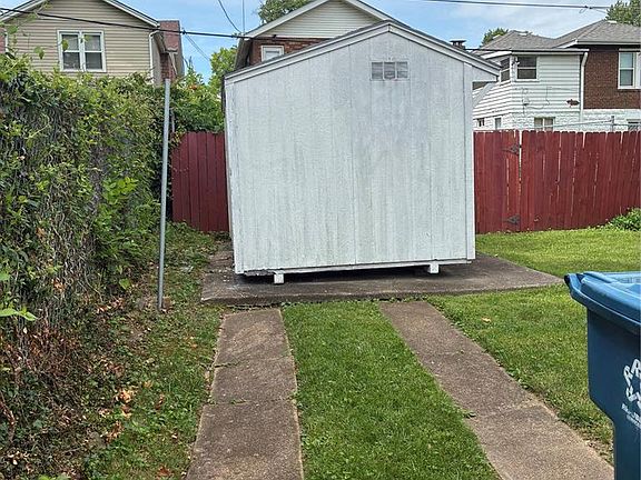 3rd image of 6904 Parkdale Dr