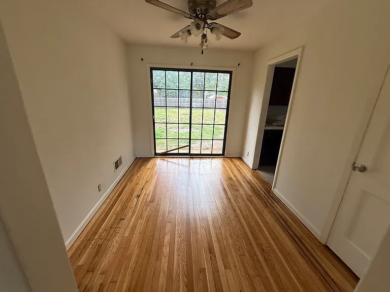 1027 N Lightner St — Photo 5