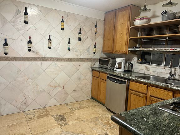 5th image of 8048 Sunrise Blvd