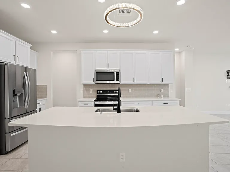 1866 SE Tarni Way — Photo 12