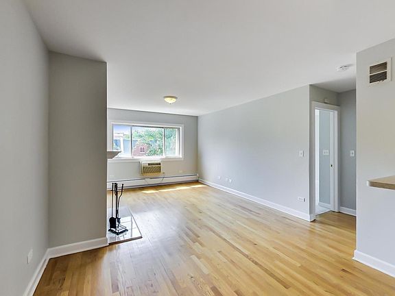 2nd image of 900 W Fullerton Ave APT 5D
