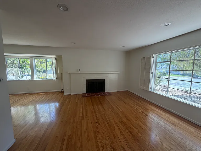 1516 Wells Ave #A — Photo 2