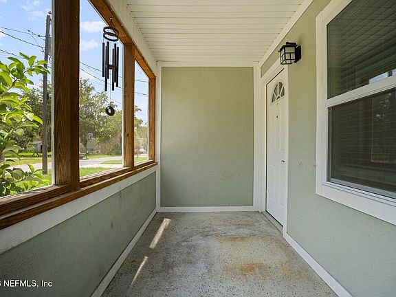 3rd image of 860 W 6TH Street