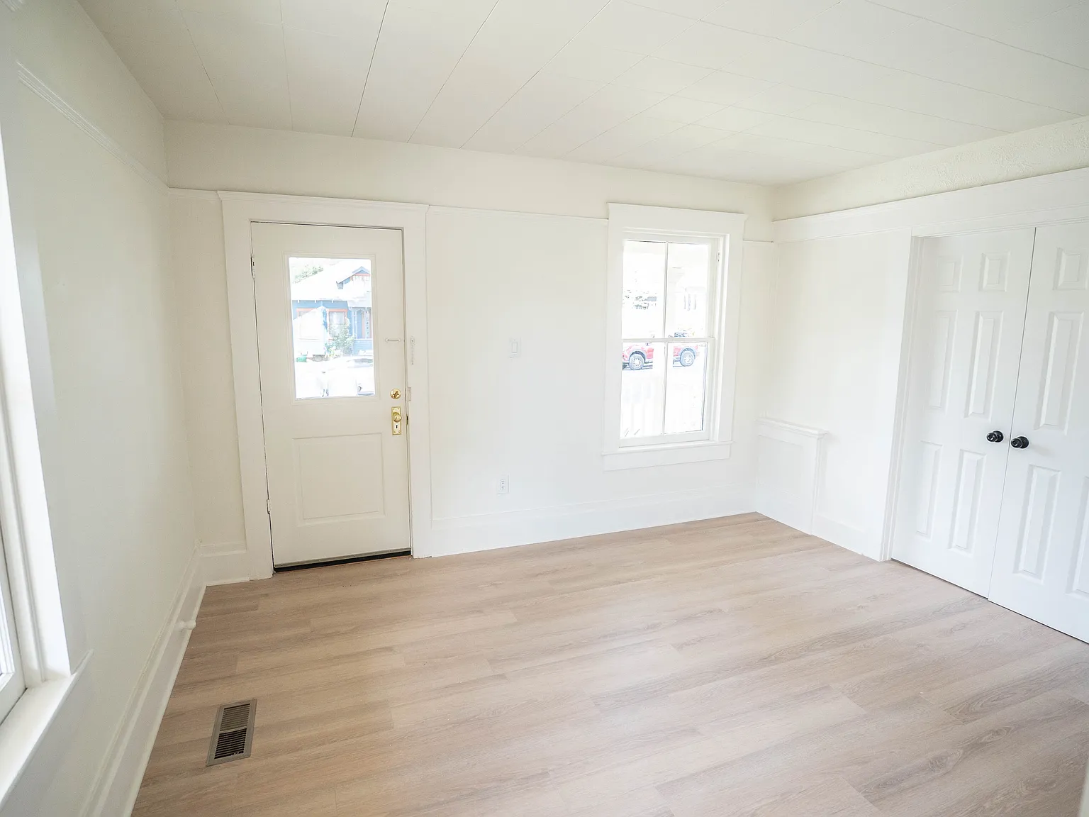 2 bed, 1000 sqft, $3,400 — Photo 3