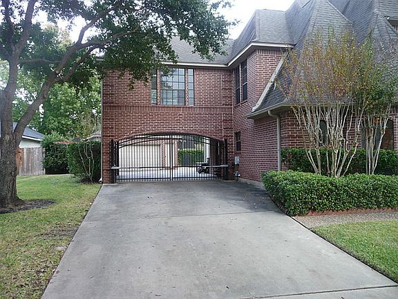 3rd image of 1611 Laguna Meadows Ln
