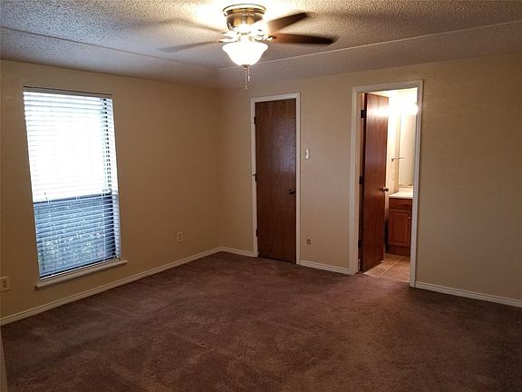 2nd image of 747 Kings Ln