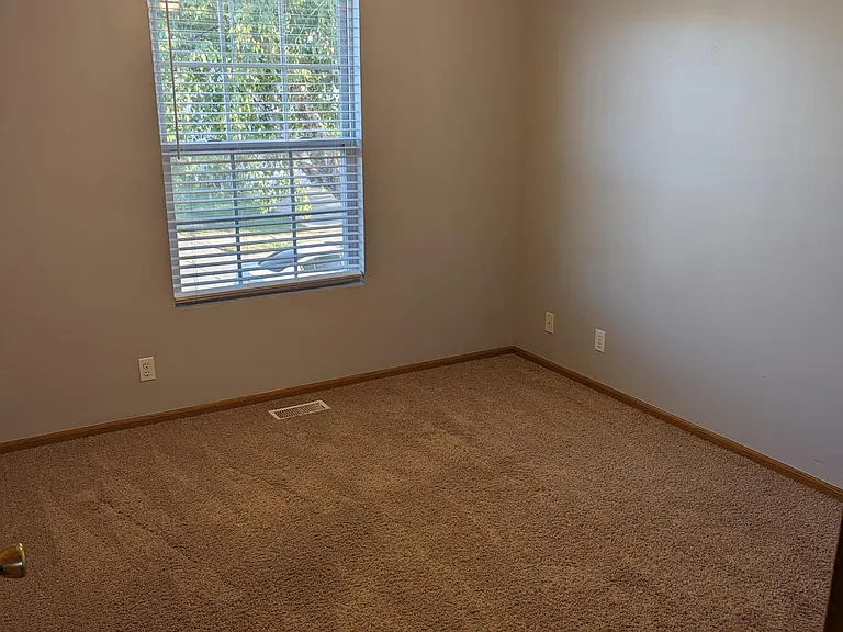 16509 Grant St — Photo 13