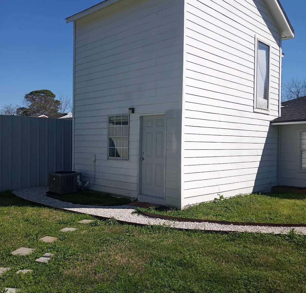 1 bed, 550 sqft, $1,050 — Photo 3