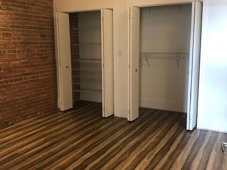 311 SW Water St — Photo 12