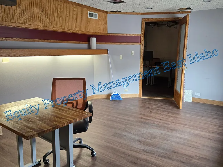 200 S Main St #M1 — Photo 2