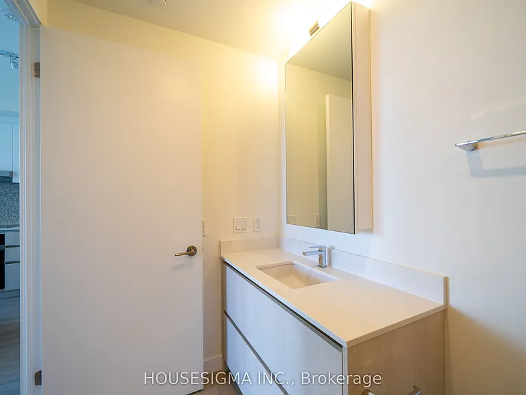 8188 Yonge St #623 — Photo 3