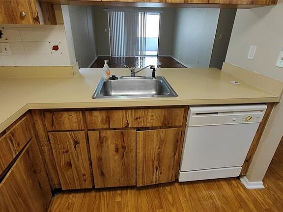 5th image of 4933 Puritan Cir #101