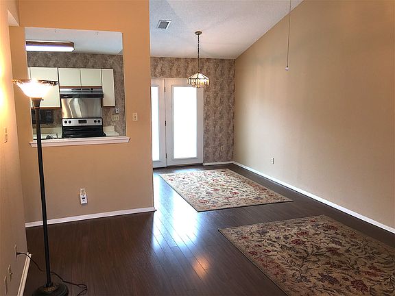 4th image of 1015 E Yager Ln Unit 9