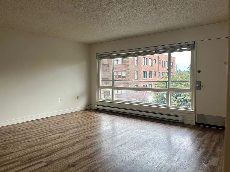 Effortless Living Near the Alaska Junction The Webster Apartments — Photo 26