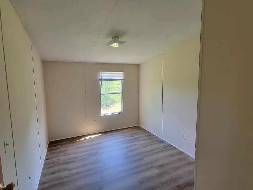 3 bed, 2128 sqft, $1,300 — Photo 3