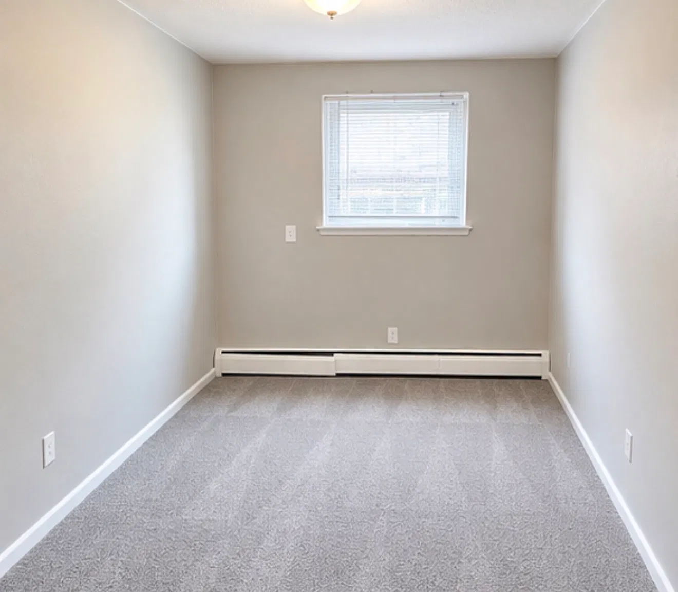 1089 York Ave — Photo 4