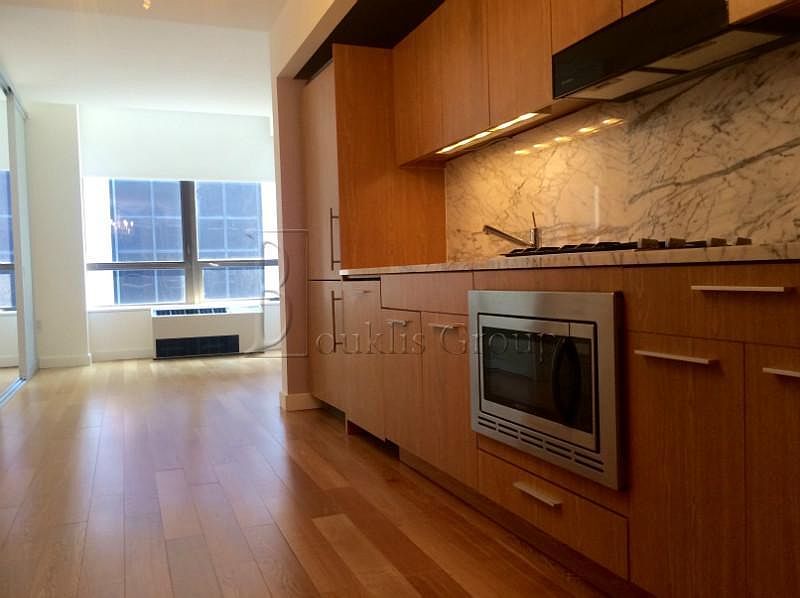 1st image of 75 Wall St Fl 31