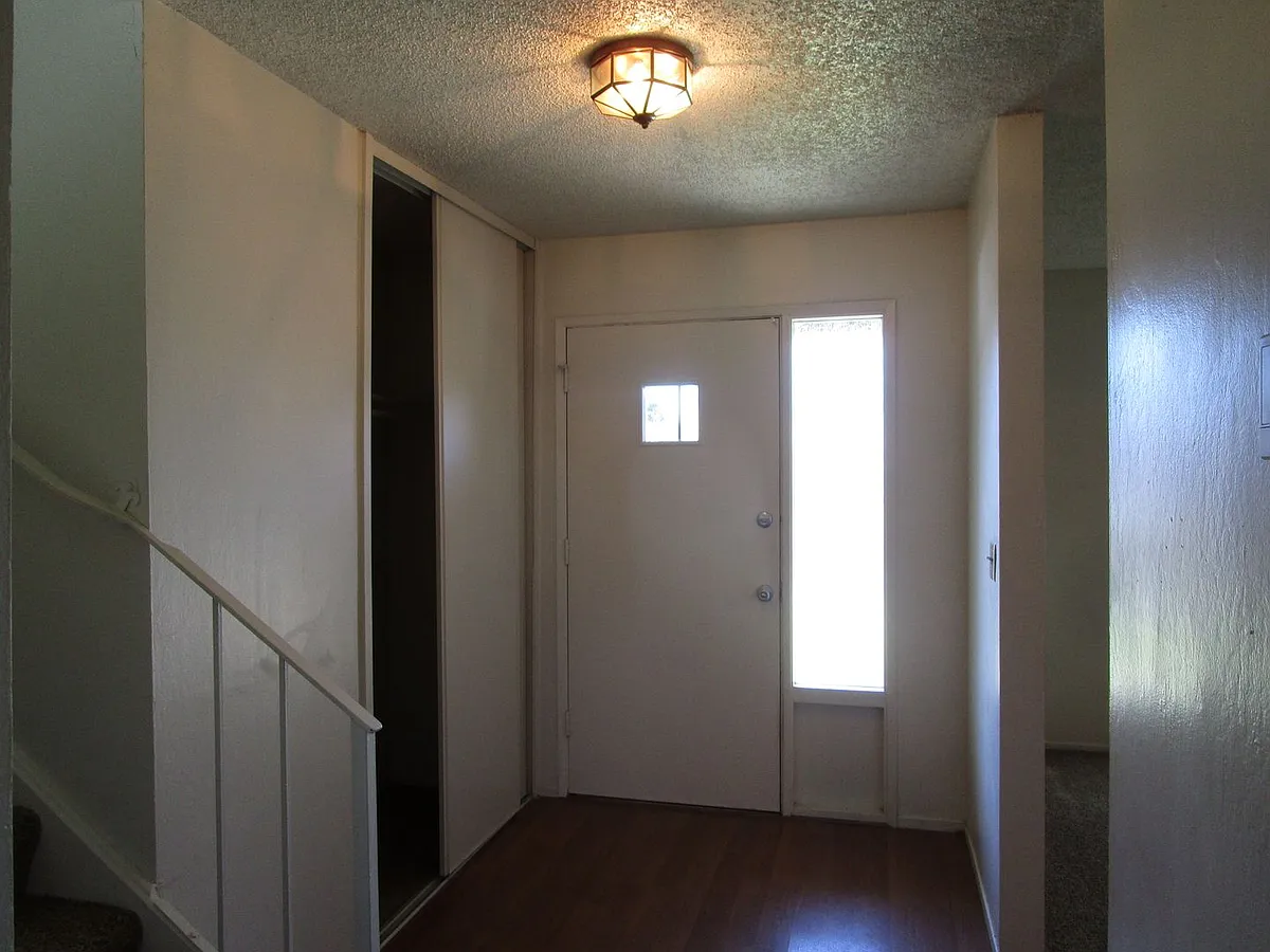 Building Photo - 404 Coot Ln