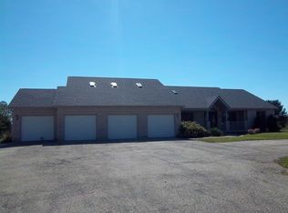 10501 Button Rd, Hebron, IL 60034