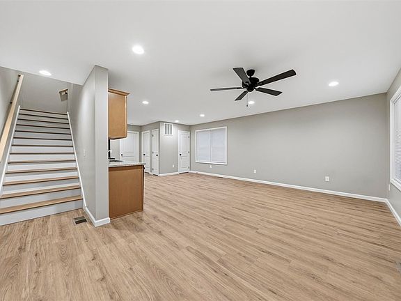 2nd image of 275 Washington St