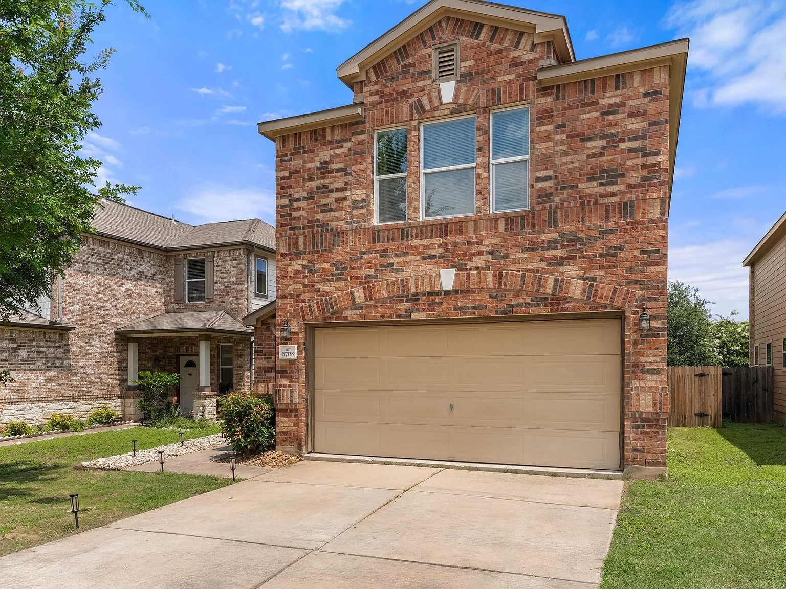 3 bed, 2.5 bath, 2068 sqft, $2,200 — Photo 3