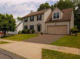 33 Timothy Dr, Middletown, CT 06457