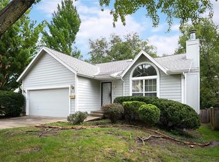 4727 Booth St, Westwood, KS 66205