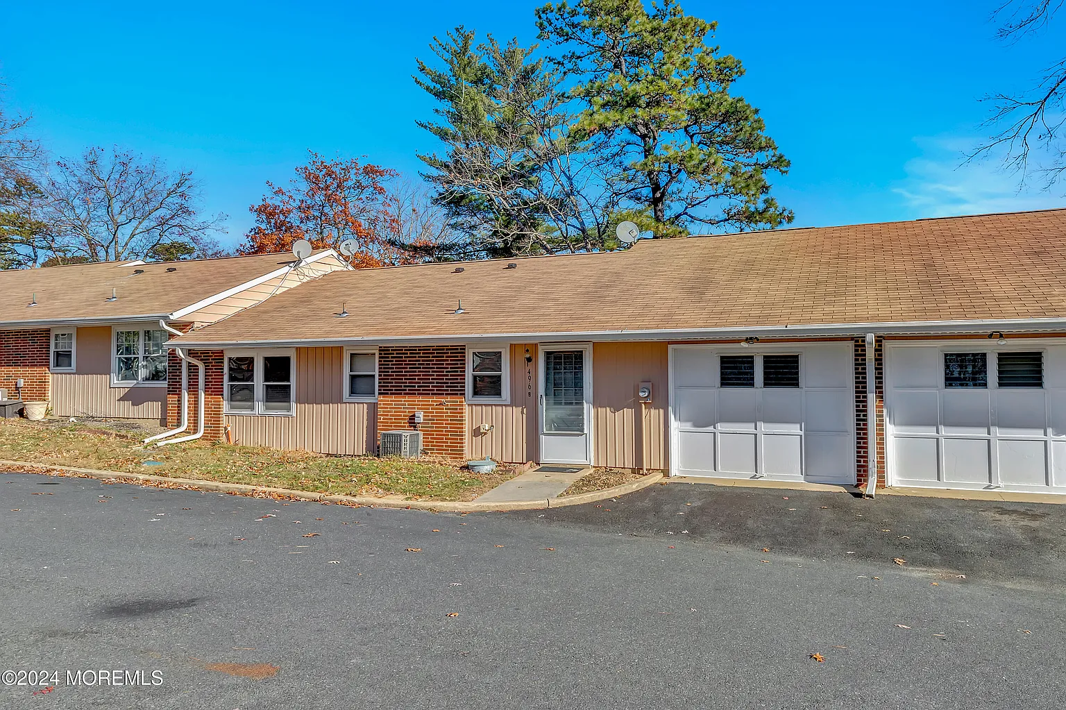 496B Thornbury Court #100b photo 1