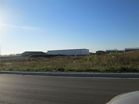 4th image of 4540 N Broadway