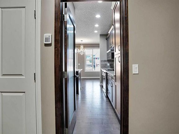 5th image of 46 Mahogany Close SE