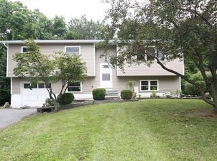 89 Rolling Meadows Rd, Middletown, NY 10940