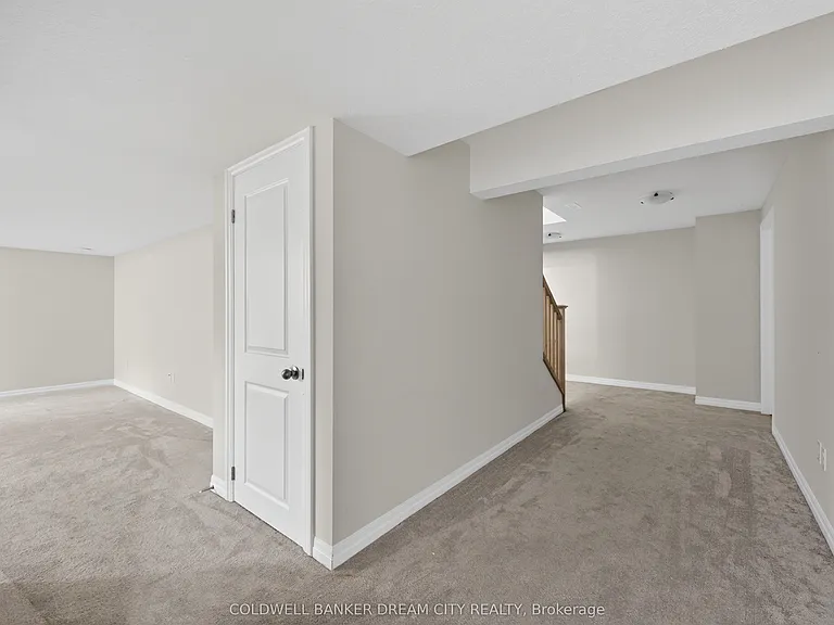 98 Livingston Dr — Photo 42