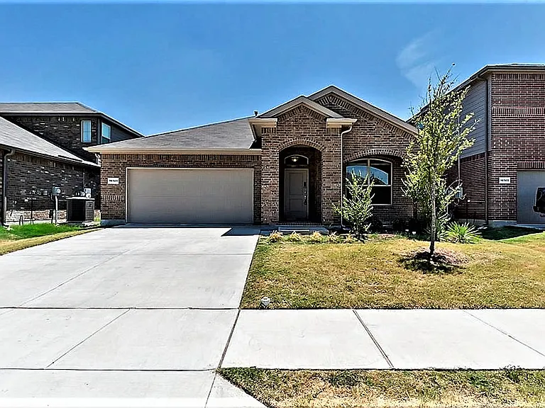 16141 Bronte Ln — Photo 1