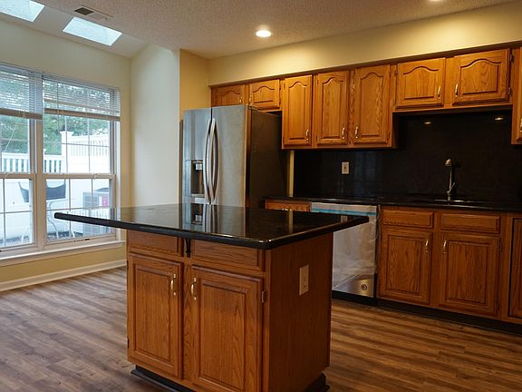 3rd image of 115 Shrewsbury Ct #115