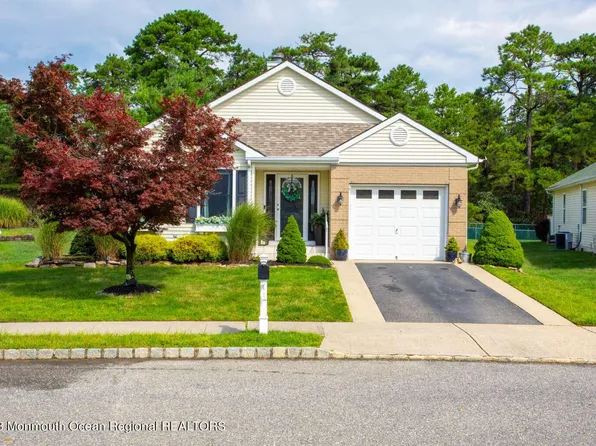 9 Cancun Street, Toms River, NJ 08757