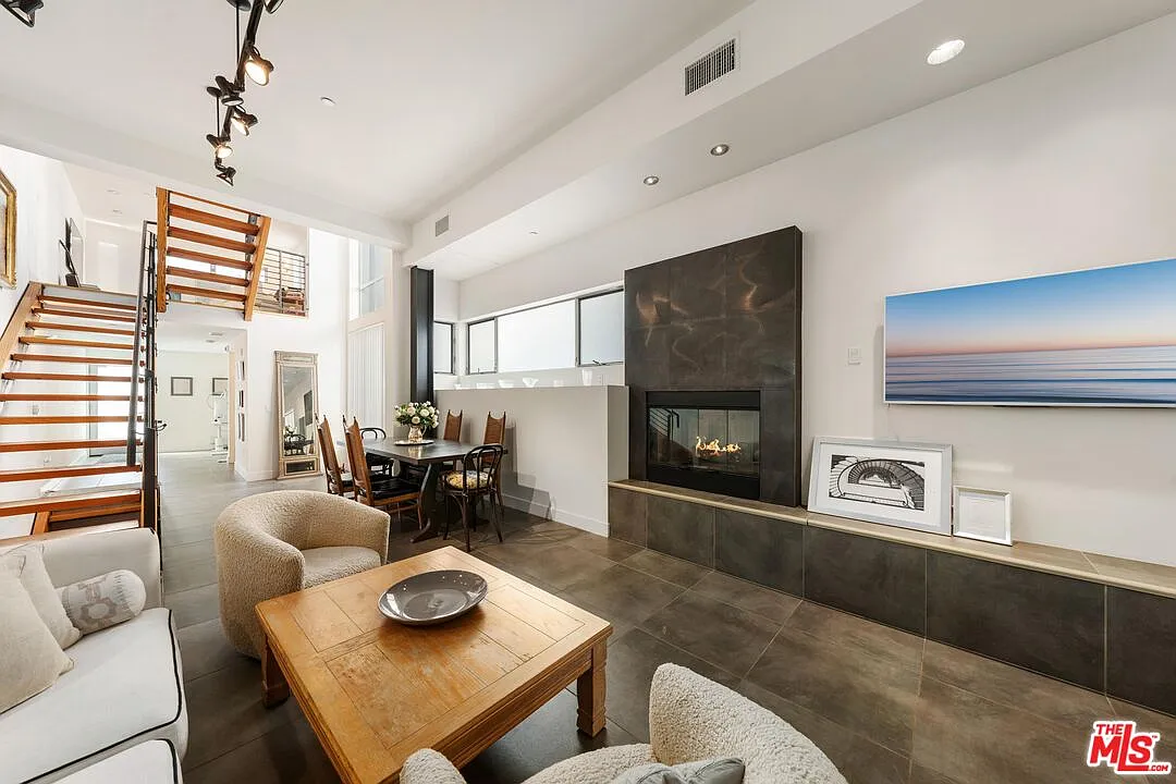 3 bed, 4.0 bath, 2634 sqft, $10,000 — Photo 4