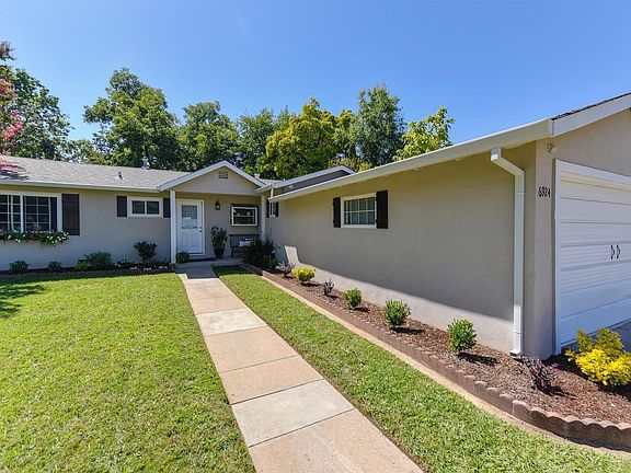 3rd image of 6924 Lincoln Oaks Dr