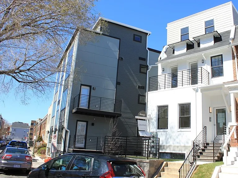 1411 Oak St NW — Photo 1