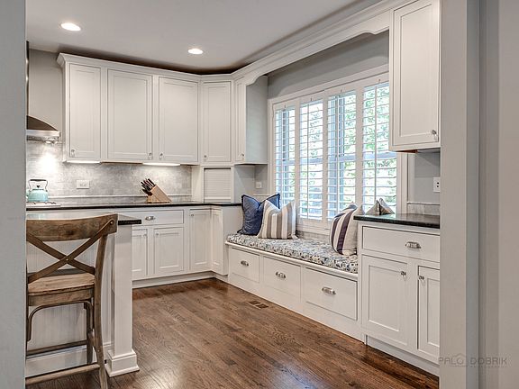 4th image of 850 Forest Ave