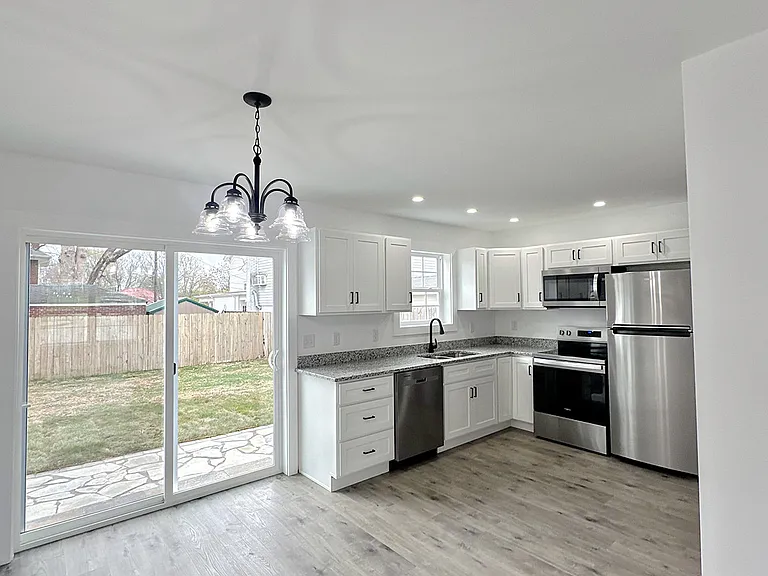 217 Quince Aly #B — Photo 8