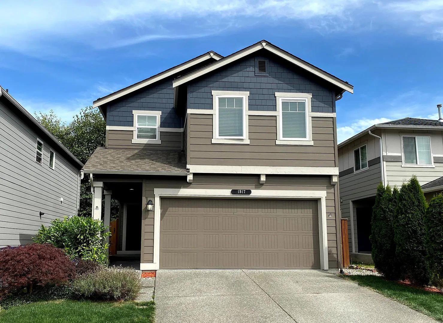 3 Bedroom Craftsman Home with Loft, Private Backyard & 2-Car Garage - Avail. NOW — Photo 1